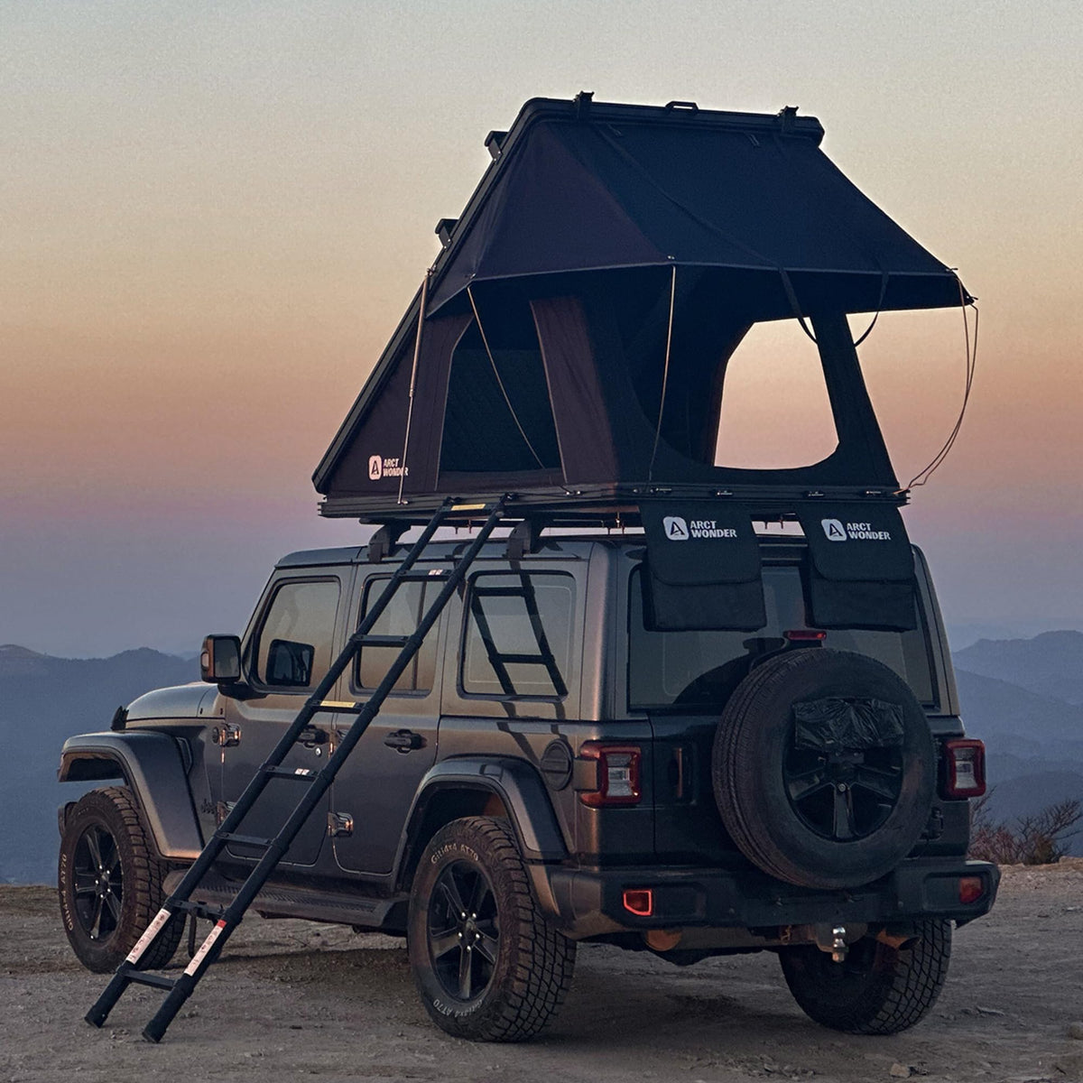 Clamshell Hardshell Rooftop Tent